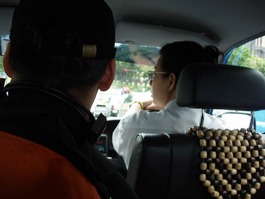 нам в Sim Lim Tower - женщина таксист