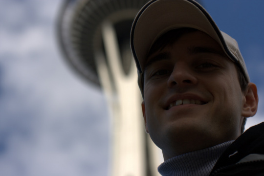 USSRxAlexio на  фоне Space Needle