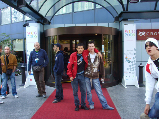 USSRxAlan и mouz|nice у входа в Crowne Plaza