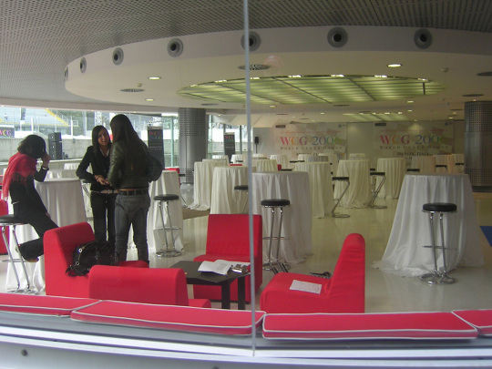 VIP зал с видом на трассу и звукоизолирующими стеклами